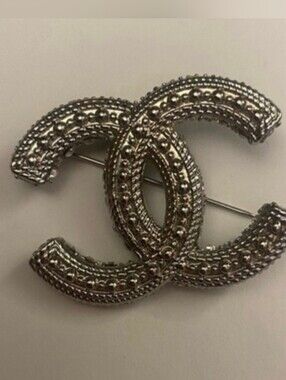 CHANEL Pin